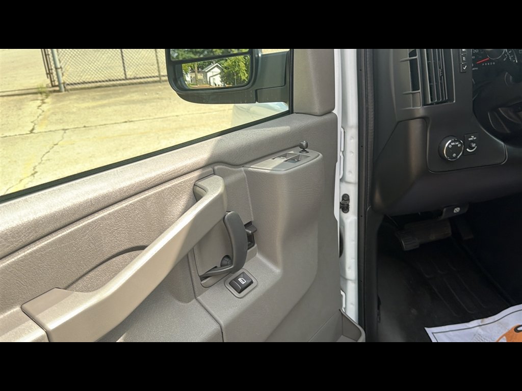 Used 2025 GMC Savana 2500 w/ Driver Convenience Package RWD image 7