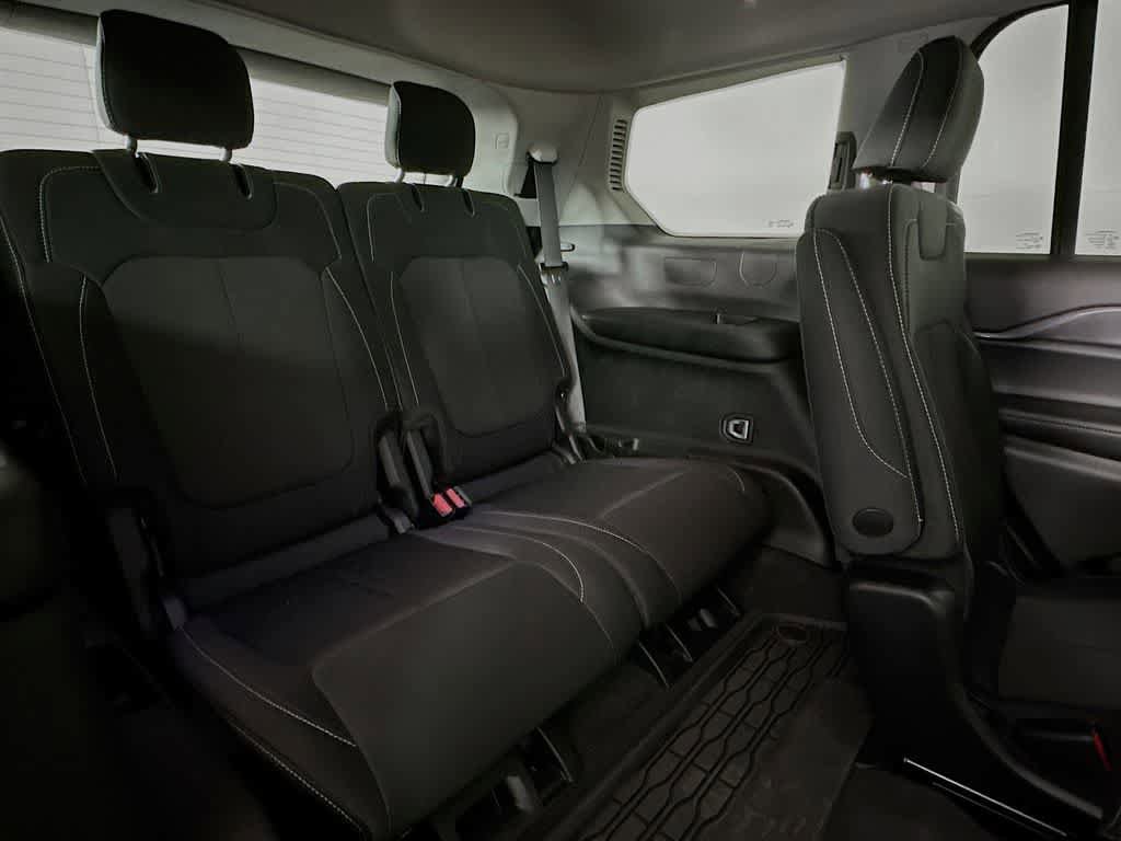 Used 2022 Jeep Grand Cherokee L Laredo w/ Luxury Tech Group I AWD/4WD image 31