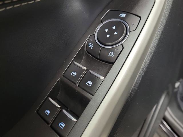 Used 2021 Ford Explorer XLT w/ Equipment Group 202A AWD/4WD image 18