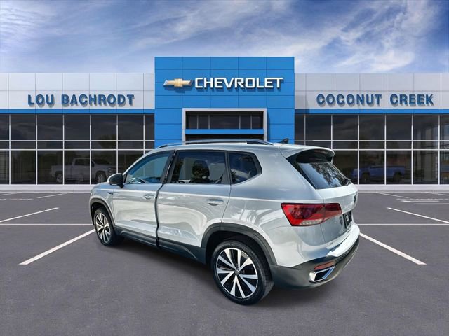 Used 2024 Volkswagen Taos SE image 6