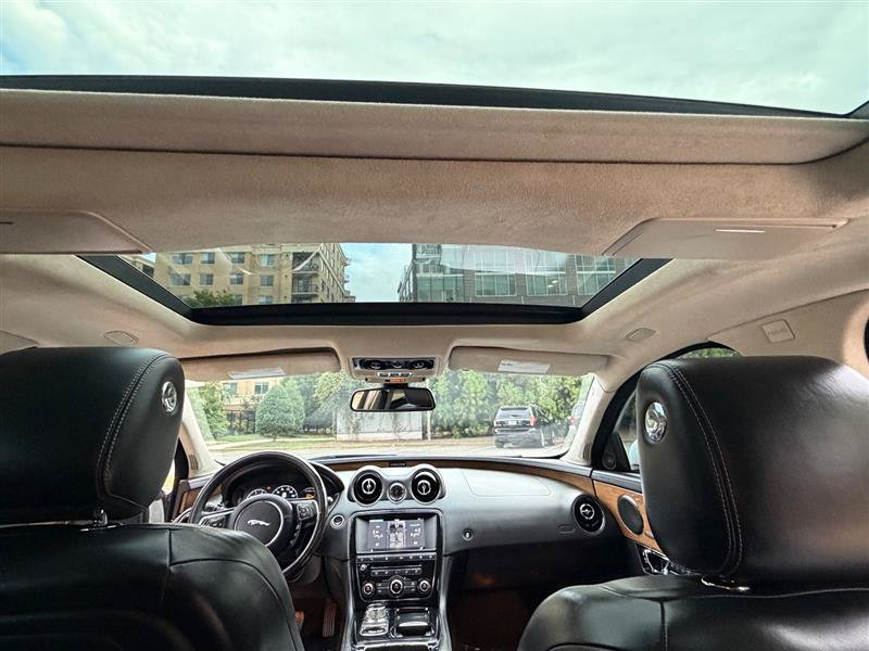 Used 2016 Jaguar XJ L Supercharged RWD image 26