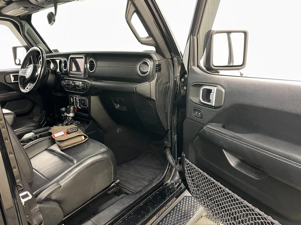 Used 2018 Jeep Wrangler Unlimited Sahara w/ LED Lighting Group image 32