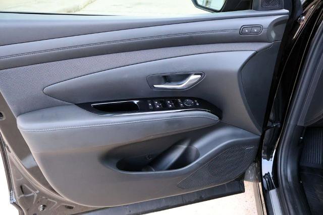 Used 2025 Hyundai Tucson Limited FWD image 16