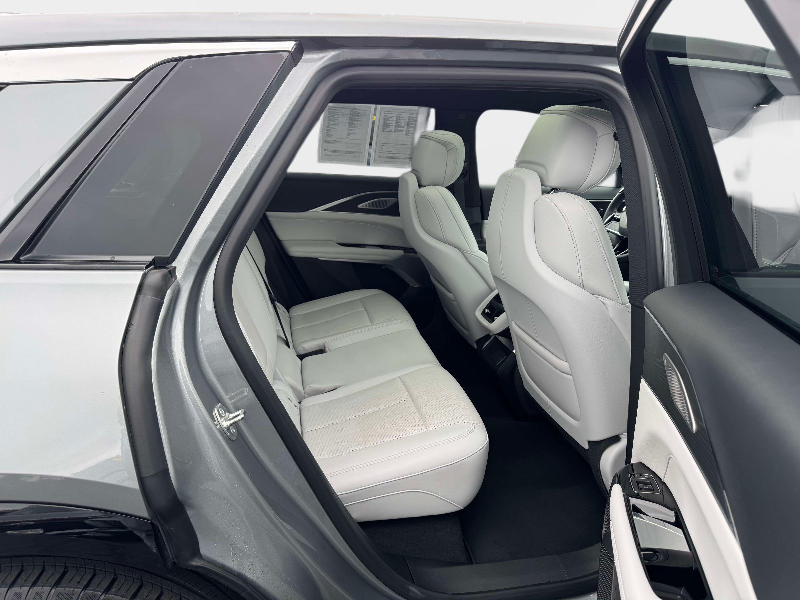 Certified 2024 Cadillac Lyriq Luxury AWD/4WD image 16