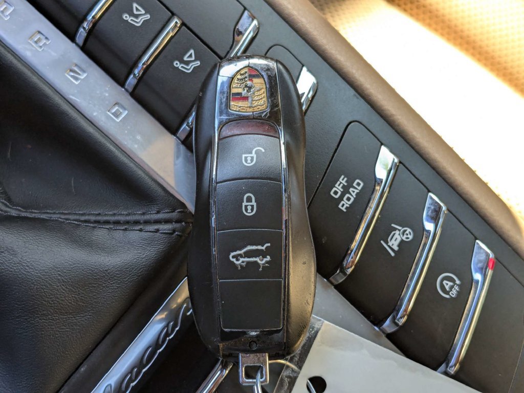 Used 2017 Porsche Macan Turbo AWD/4WD image 45