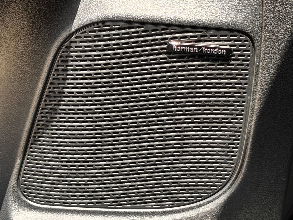 New 2025 Chrysler Pacifica Limited w/ Uconnect Theater Family Group image 19