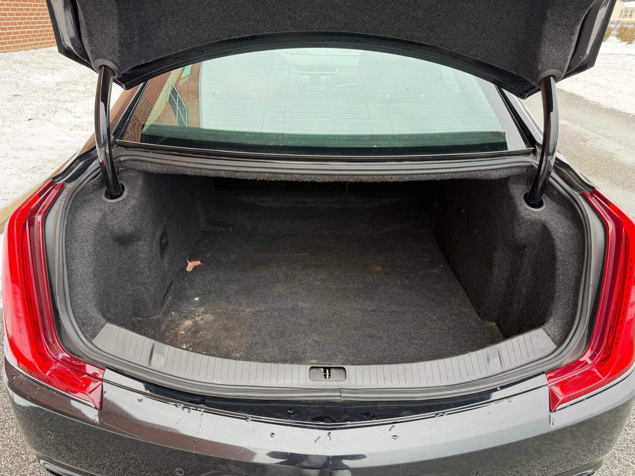 Used 2018 Cadillac XTS Luxury image 32