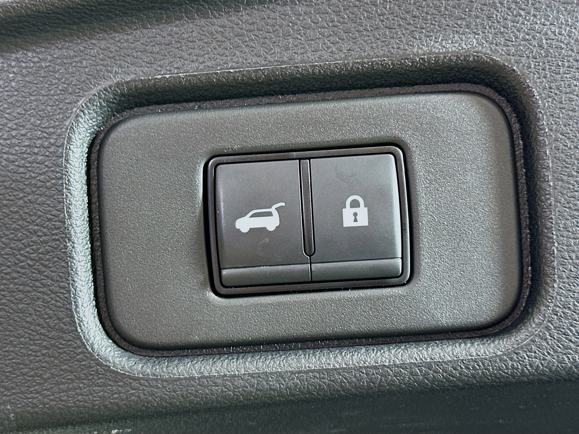 Used 2025 Nissan Pathfinder SV image 30