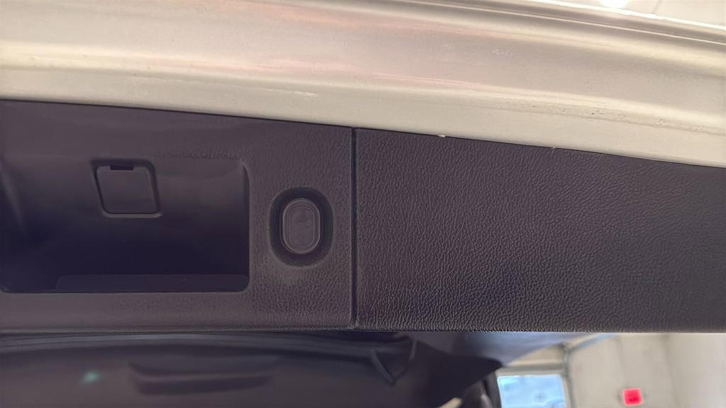 Used 2018 GMC Yukon SLE w/ Convenience Package image 17