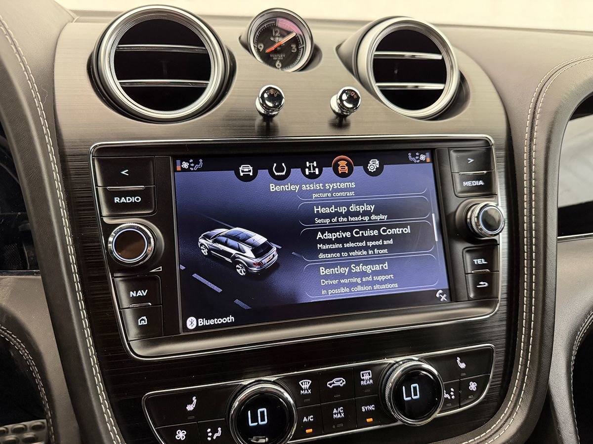 Used 2017 Bentley Bentayga image 18