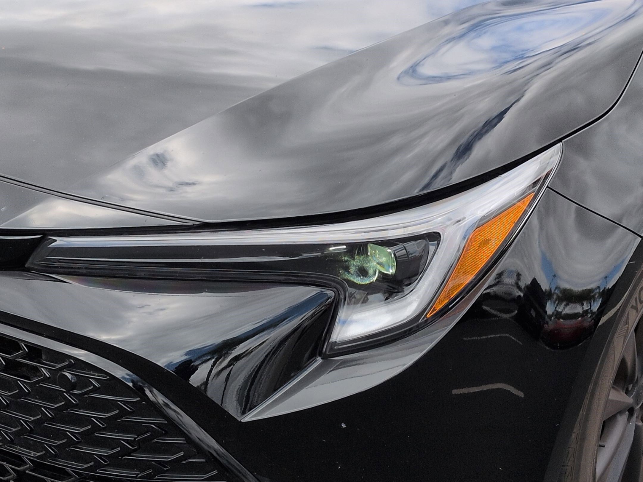 Used 2025 Toyota Corolla SE w/ SE Package FWD image 6