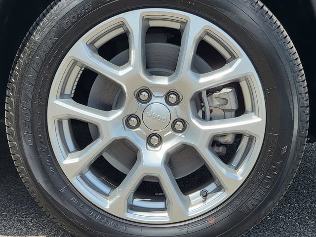 Certified 2024 Jeep Compass Latitude AWD/4WD image 17