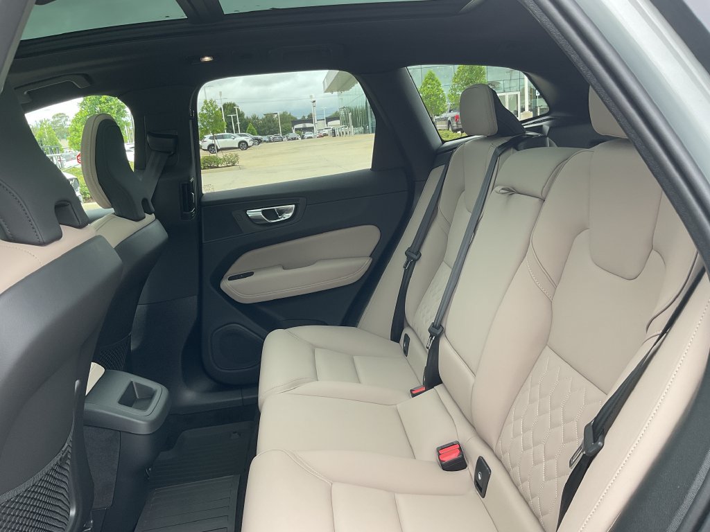 New 2027 Volvo XC60 B5 Core AWD/4WD image 14