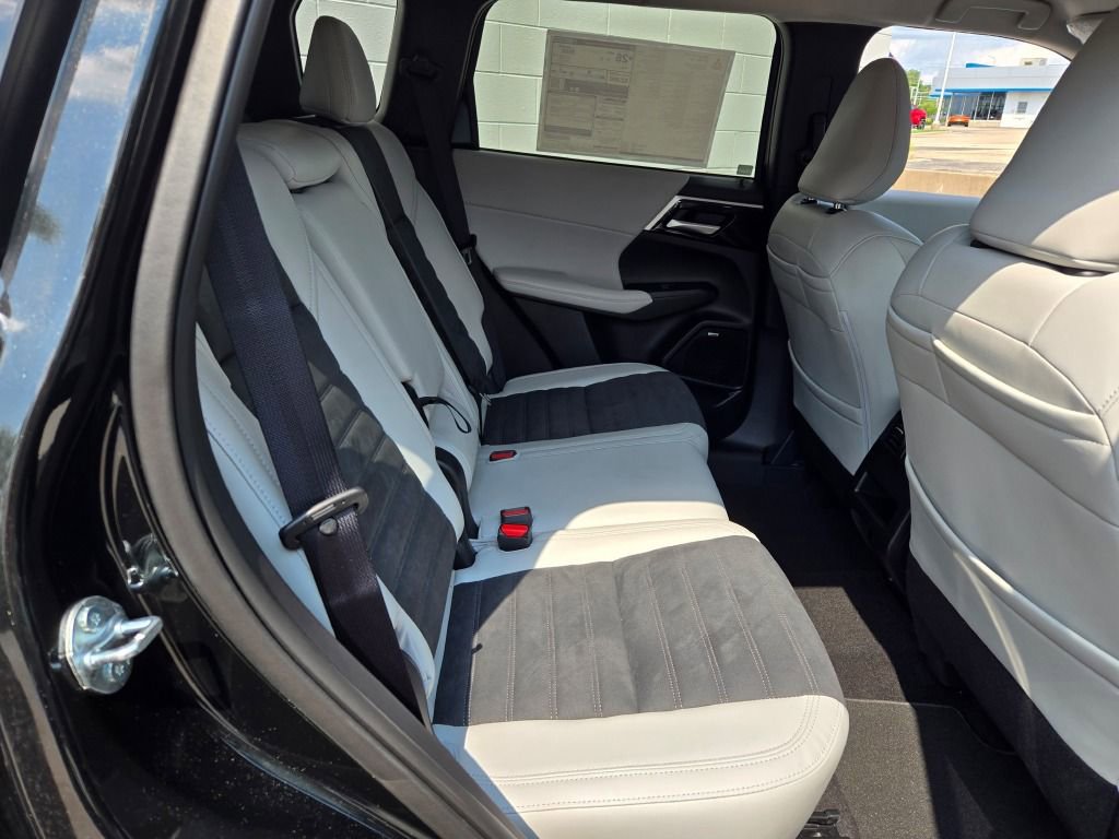 New 2025 Mitsubishi Outlander SE image 7