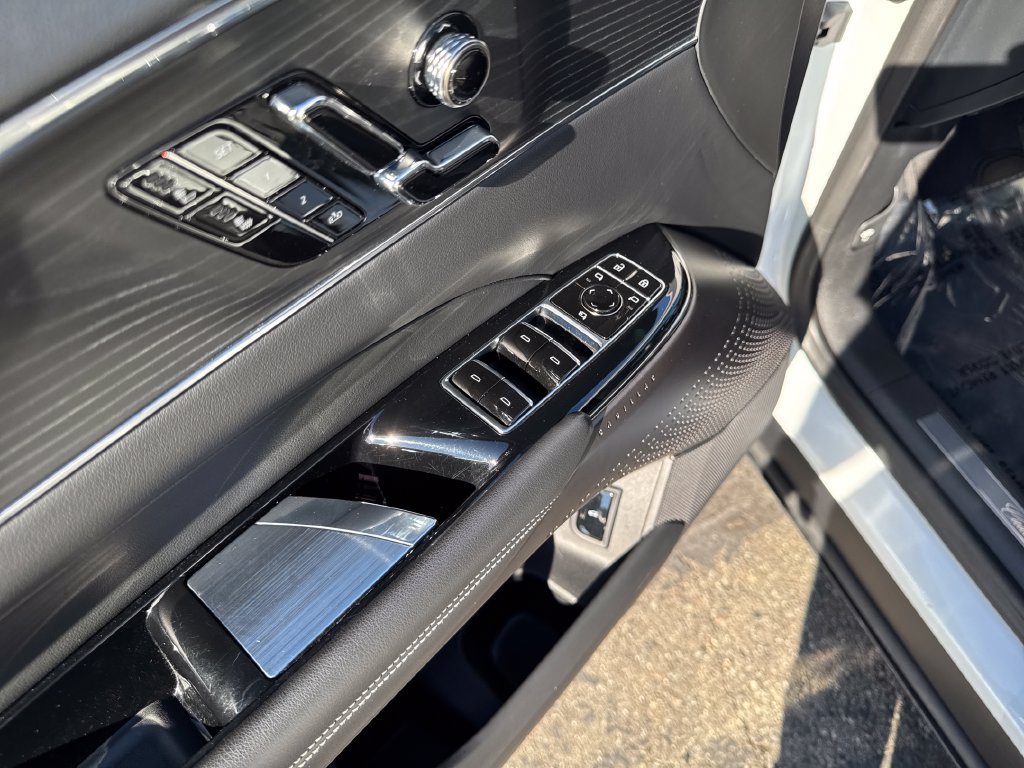 Used 2024 Cadillac Lyriq Luxury RWD image 13