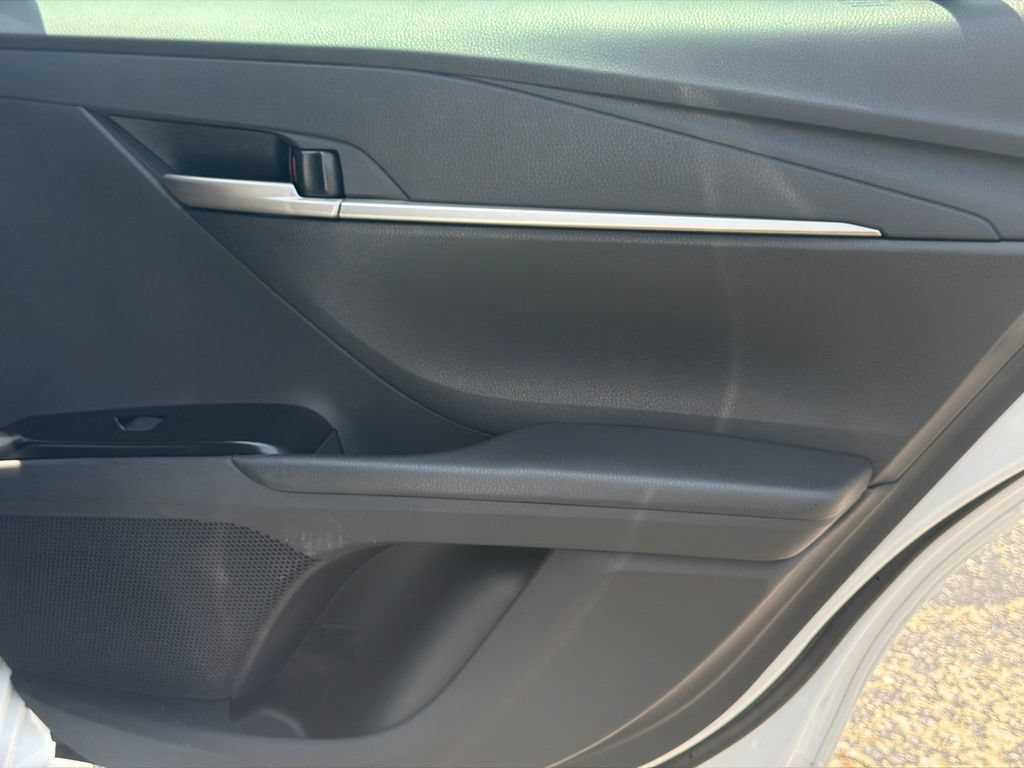 New 2026 Toyota Camry Hybrid FWD image 24
