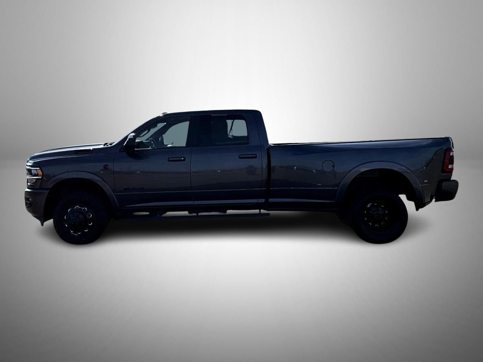 Used 2022 RAM 3500 Laramie w/ Night Edition image 8