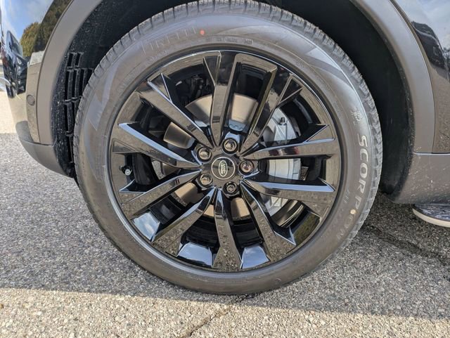 New 2026 Land Rover Discovery S image 21