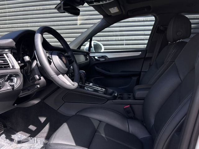Certified 2026 Porsche Macan image 4
