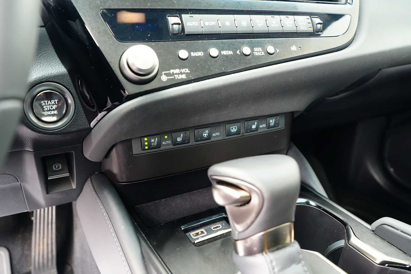 Used 2024 Lexus ES 350 Ultra Luxury w/ Accessory Package (Z2) FWD image 25