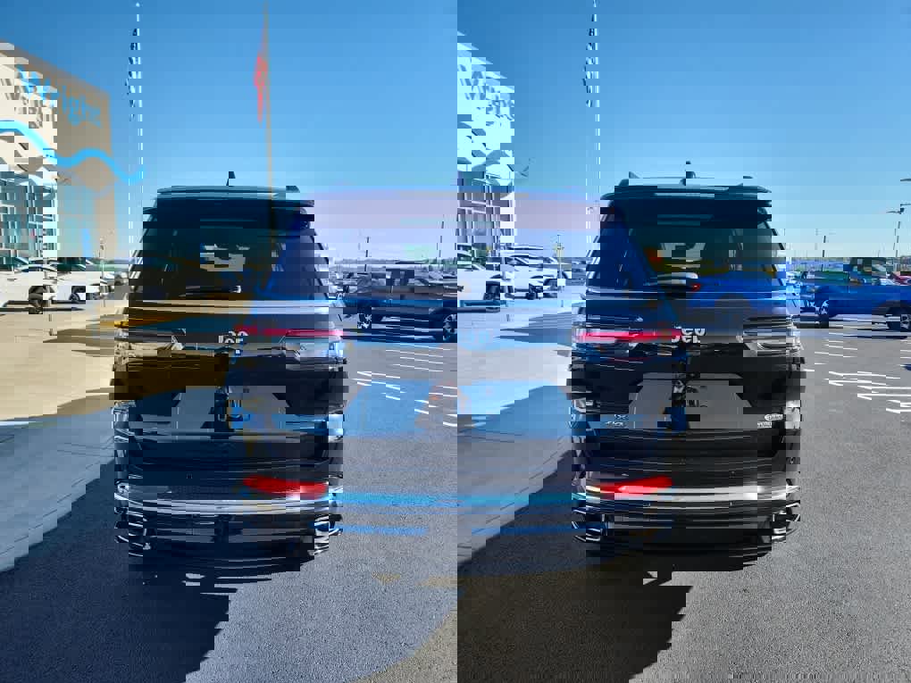 Used 2023 Jeep Grand Cherokee L Overland image 3