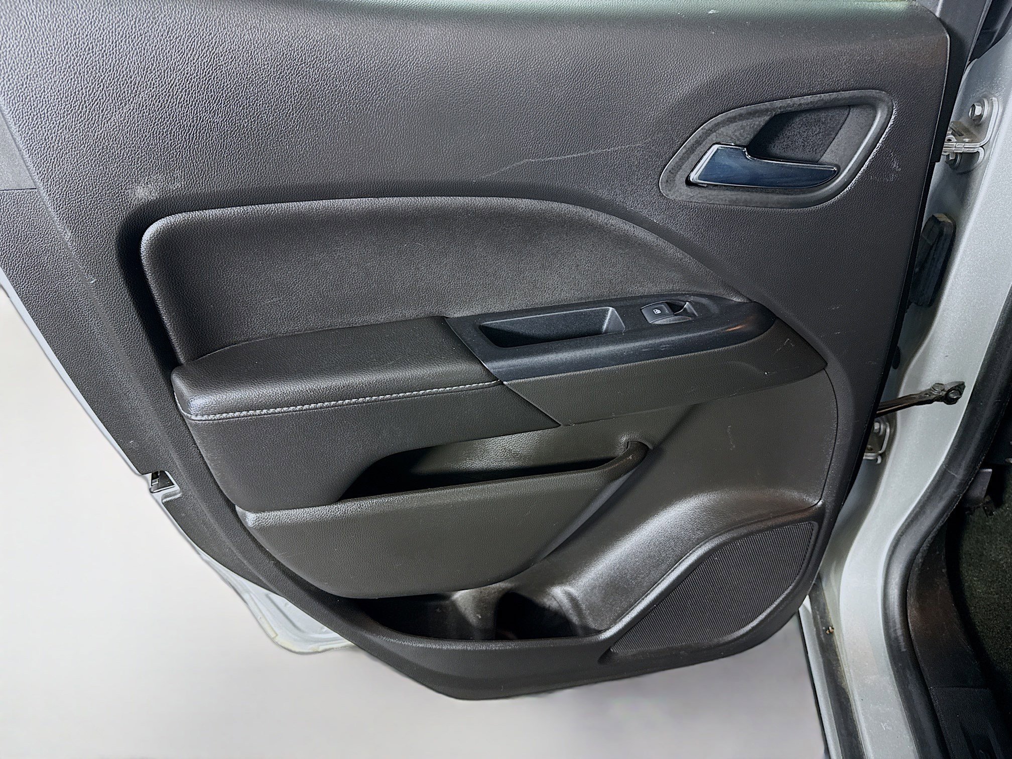 Used 2017 GMC Canyon SLE image 25