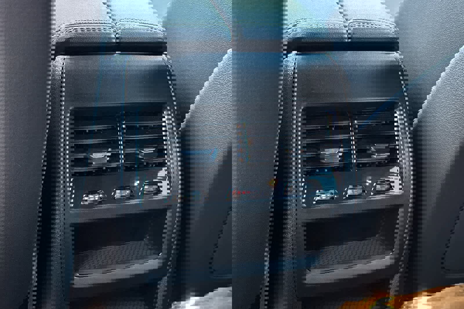 Used 2025 BMW X5 xDrive50e w/ Premium Package image 14