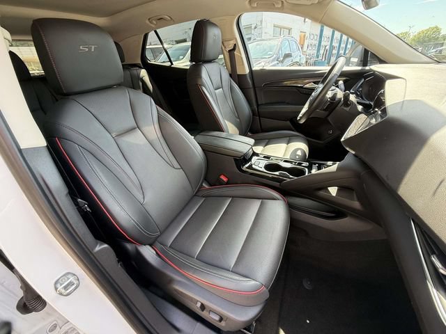 Used 2023 Buick Envision Essence w/ Sport Touring Package AWD/4WD image 9