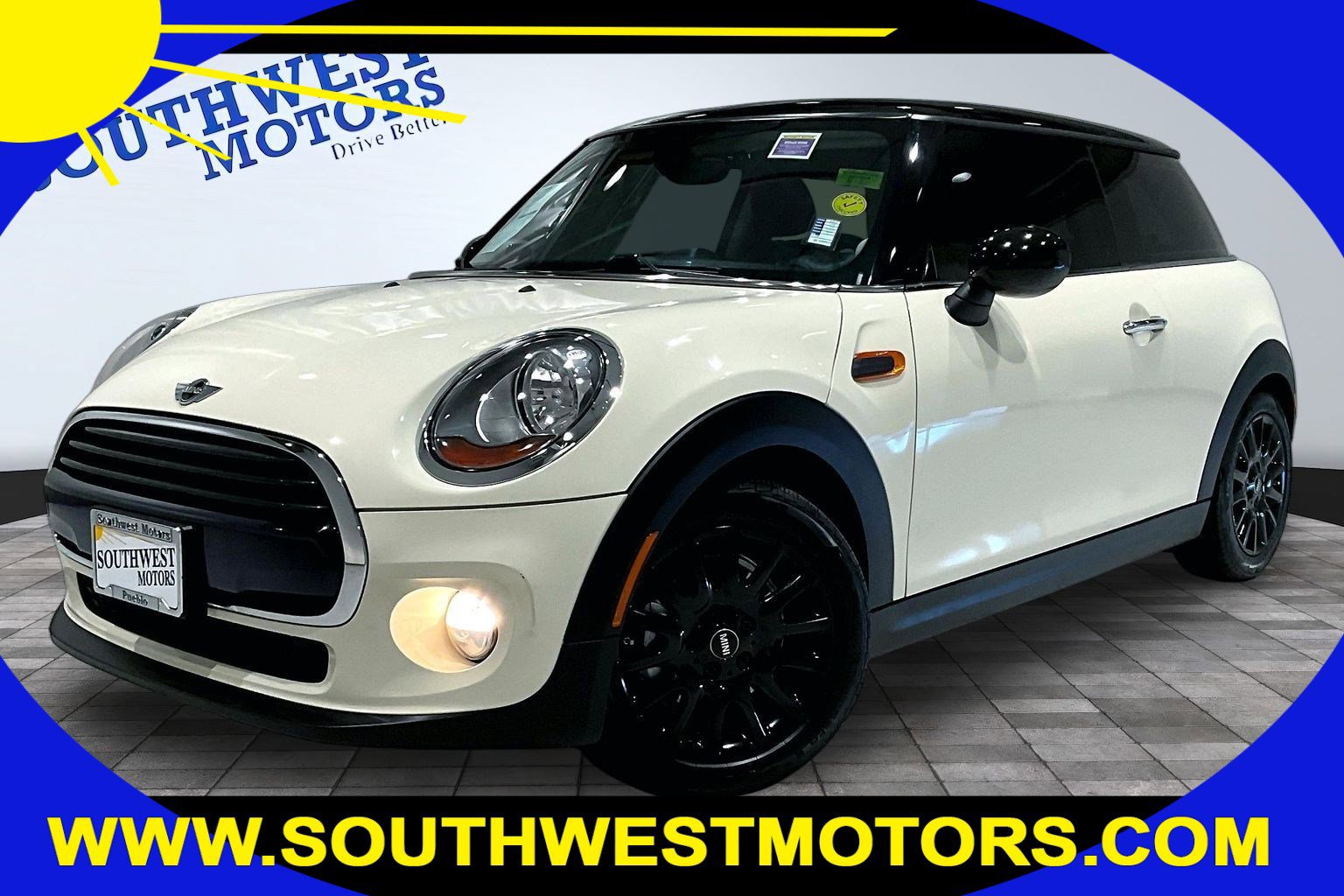 Used 2018 MINI Cooper 2-Door Hardtop w/ Premium Package image 1