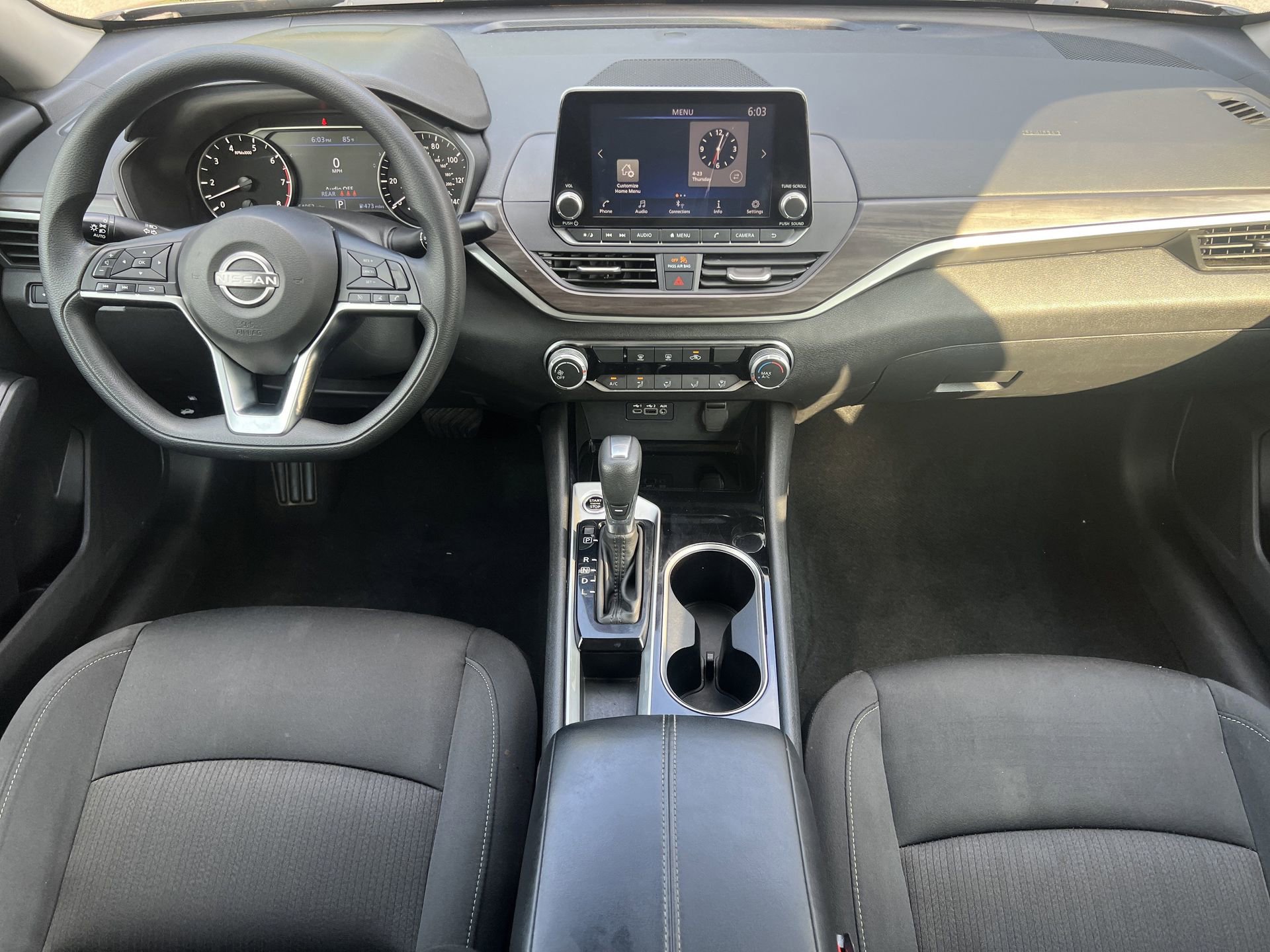 Used 2024 Nissan Altima 2.5 SV FWD image 2