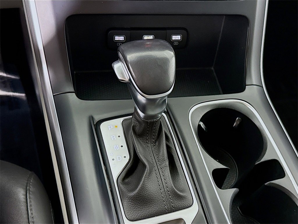 Used 2023 Kia Carnival LX image 10