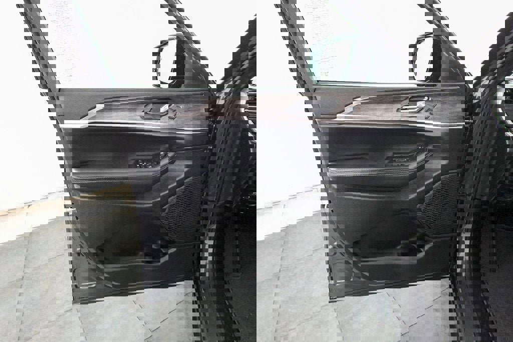 New 2025 Jeep Grand Cherokee L Limited w/ Luxury Tech Group II image 7