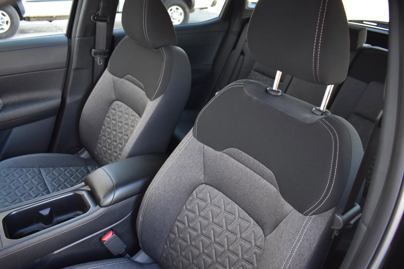 Certified 2025 Nissan Kicks SV image 15