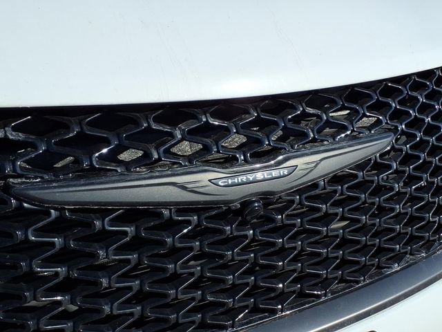 Used 2025 Chrysler Pacifica Limited FWD image 27