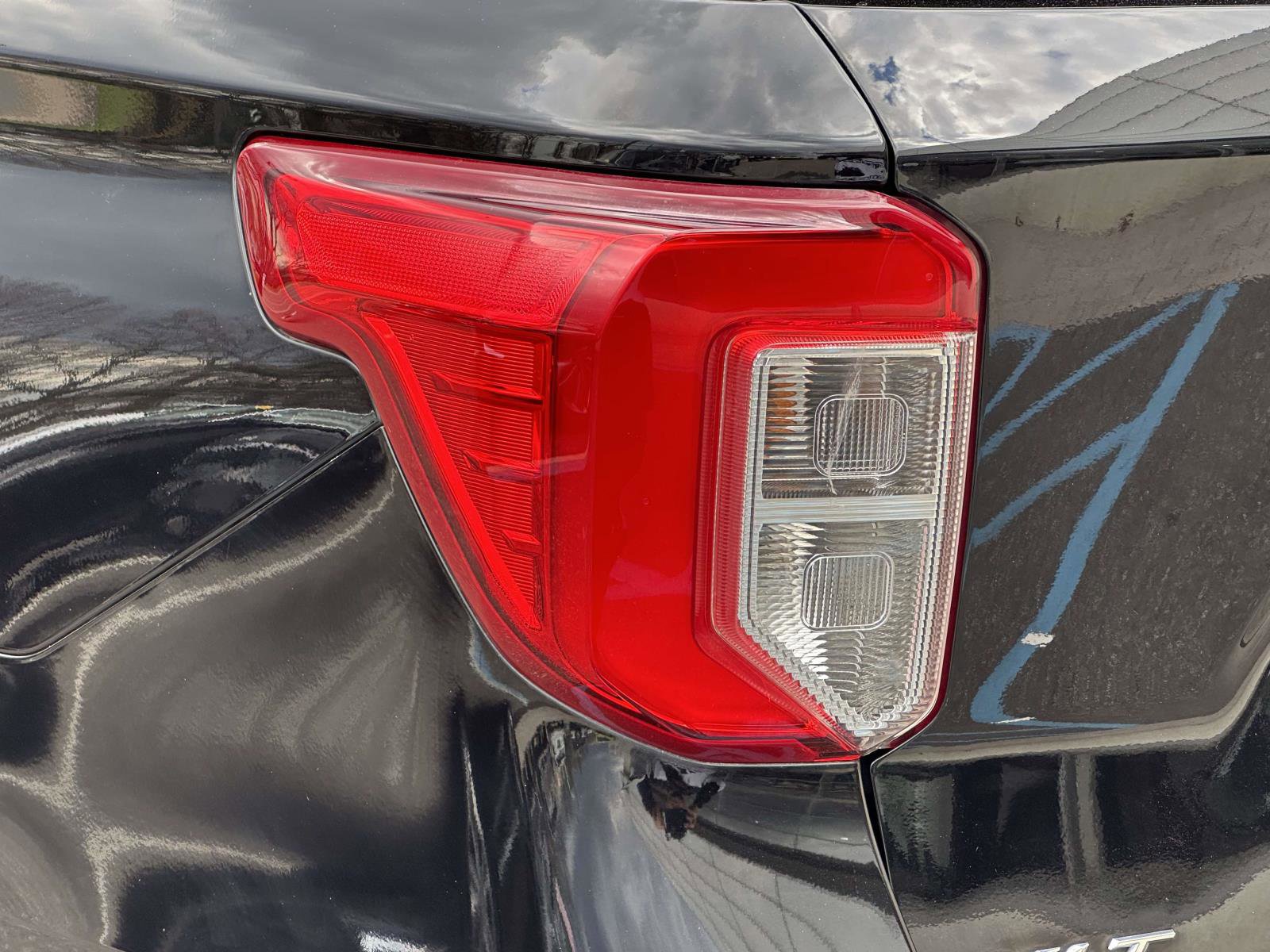 Used 2020 Ford Explorer XLT w/ Equipment Group 202A image 9