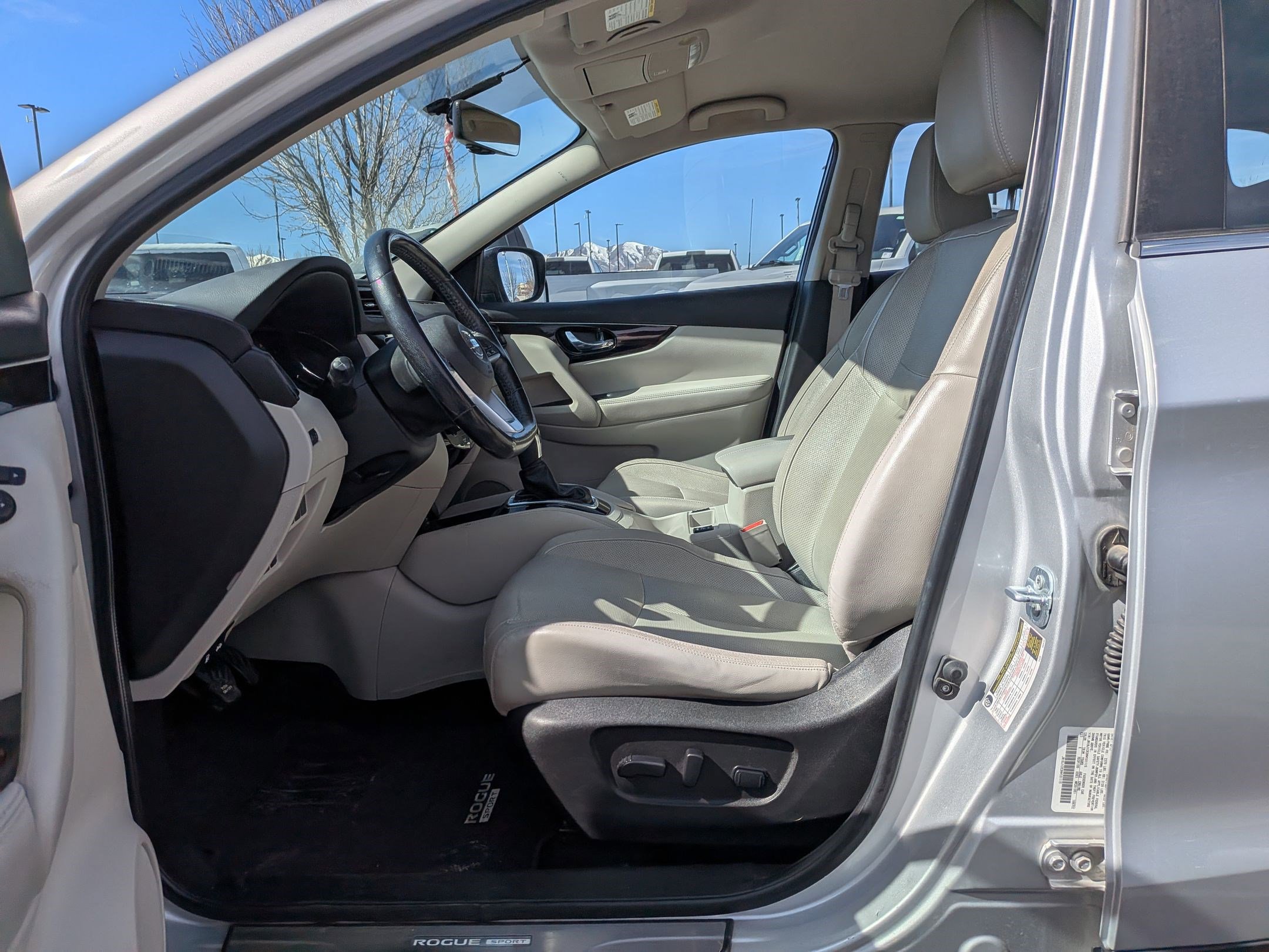 Used 2017 Nissan Rogue Sport SL image 28