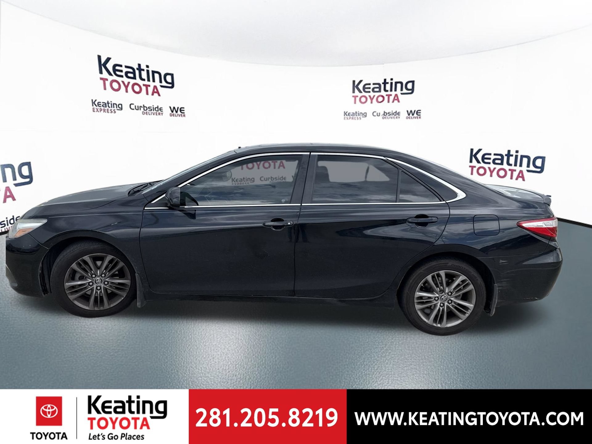 Used 2015 Toyota Camry SE w/ Moonroof Package FWD image 9