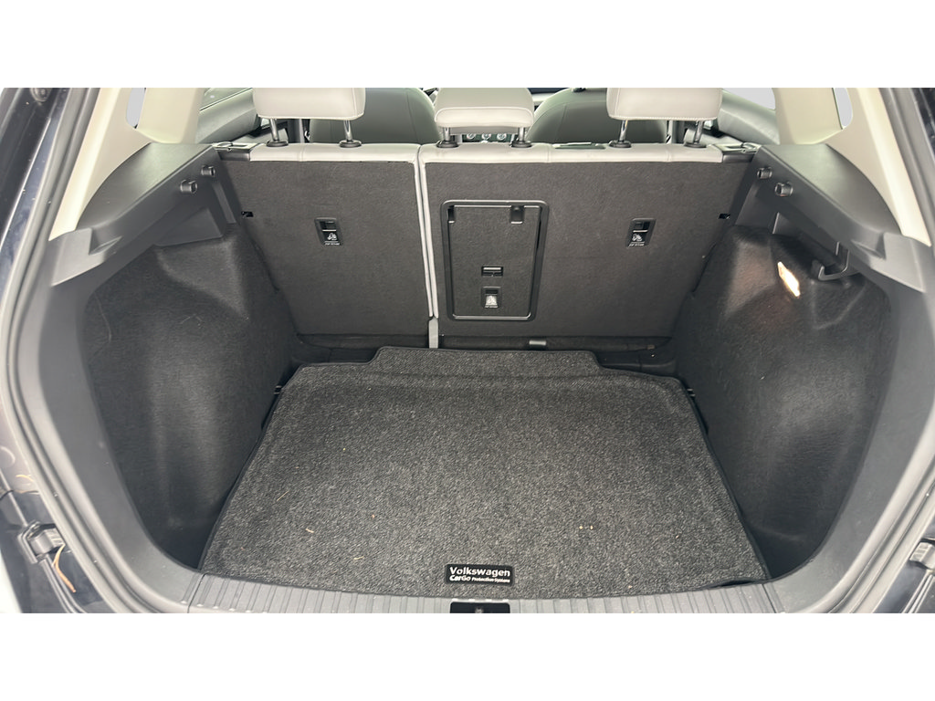 Used 2023 Volkswagen Taos SE w/ Panoramic Sunroof Package FWD image 23
