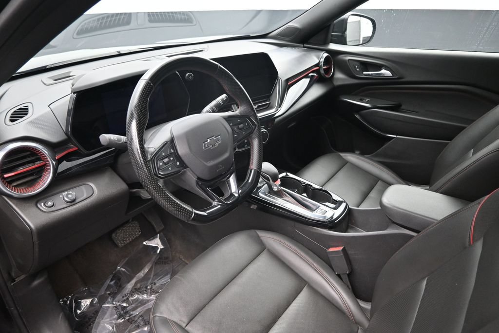 Used 2025 Chevrolet Trax RS w/ Sunroof Package FWD image 20