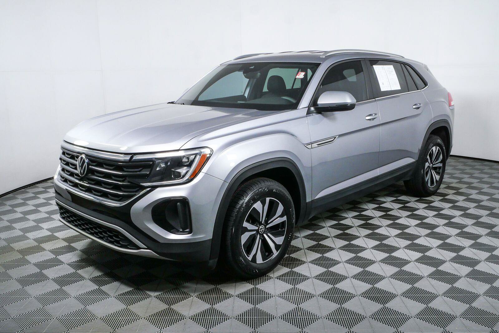 Certified 2024 Volkswagen Atlas Cross Sport SE FWD image 17