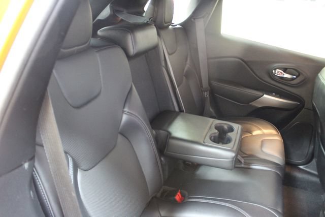 Used 2021 Jeep Cherokee High Altitude AWD/4WD image 9