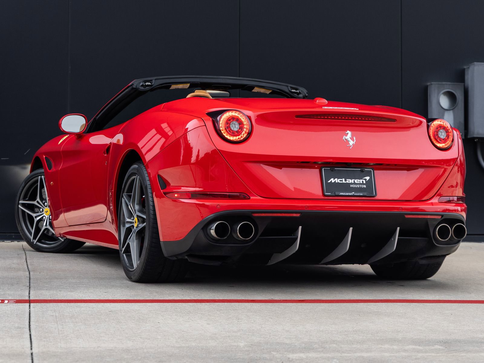 Used 2016 Ferrari California T RWD image 7