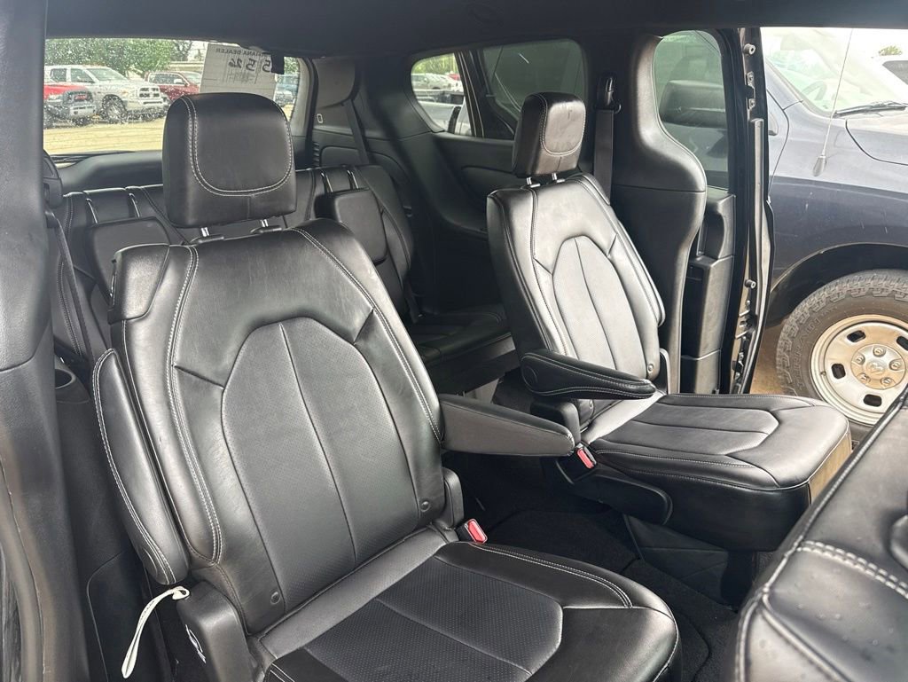 Used 2025 Chrysler Pacifica Select FWD image 6