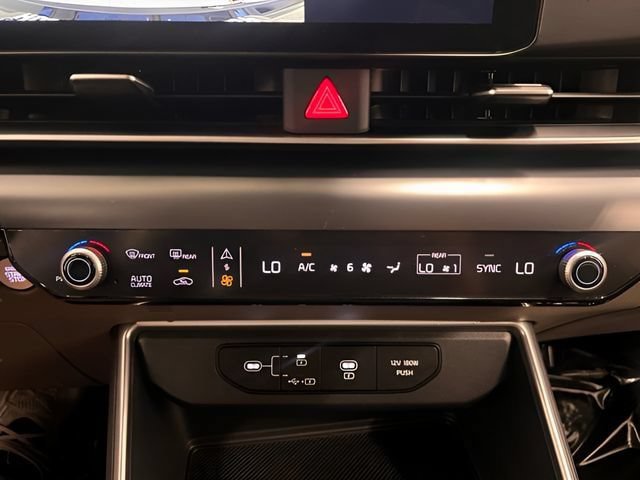 Used 2026 Kia Carnival FWD image 25