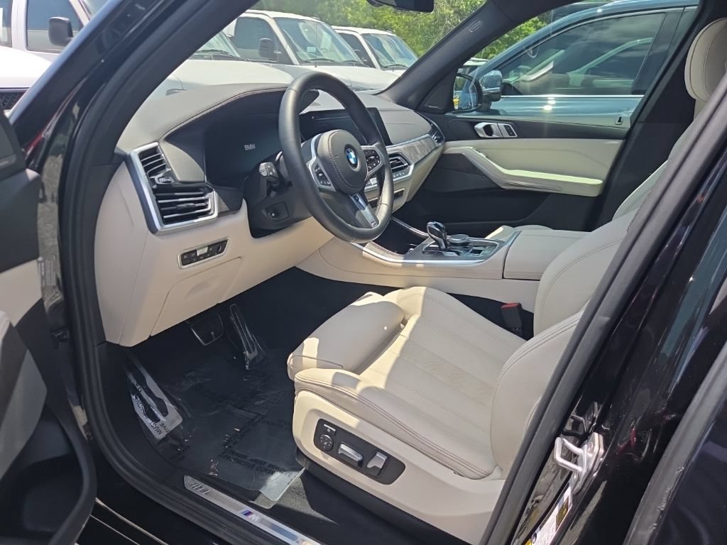 Used 2020 BMW X5 sDrive40i w/ M Sport Package RWD image 3