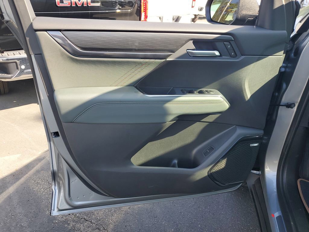 New 2026 GMC Acadia AT4 w/ Luxury Package image 13