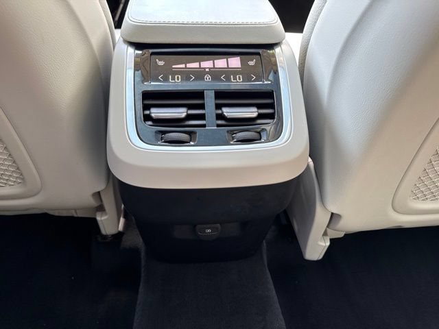 Certified 2024 Volvo XC90 B5 Plus w/ Protection Package Premier AWD/4WD image 17