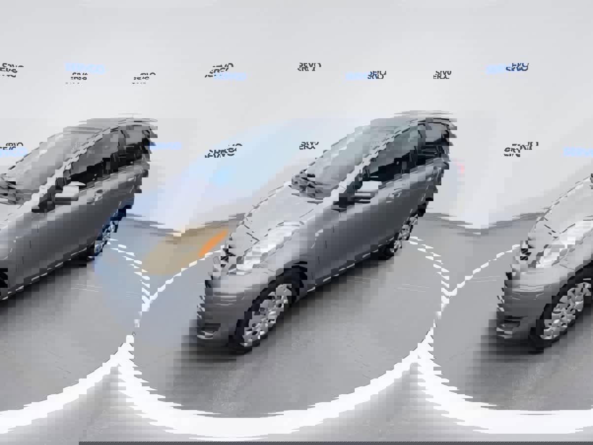 Used 2011 Toyota Yaris 4-Door Hatchback image 5