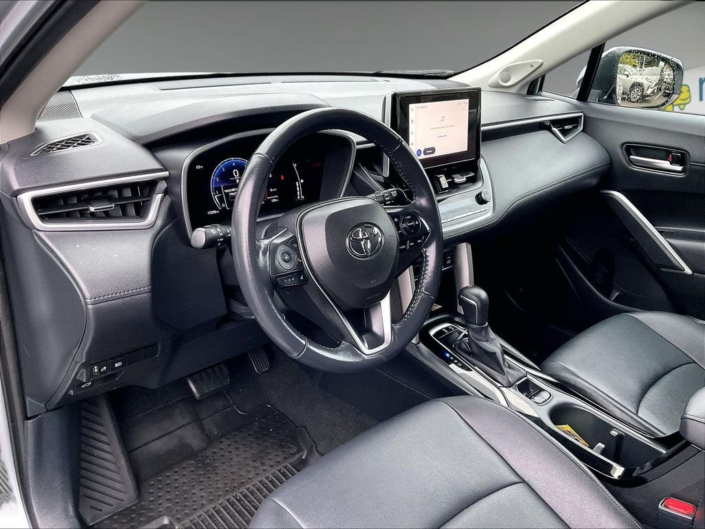 Used 2023 Toyota Corolla Cross XLE w/ Convenience Package AWD/4WD image 8
