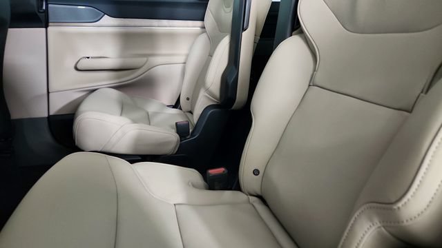 New 2026 Volvo EX90 Plus AWD/4WD image 28